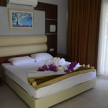 Pine Boutique Hotel 2*